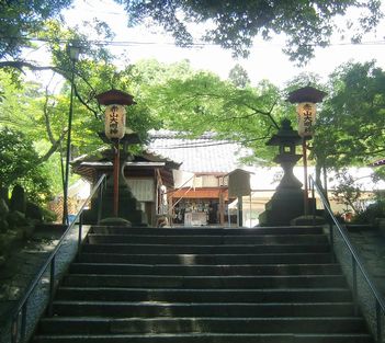 「赤山神社本殿前」1.jpg